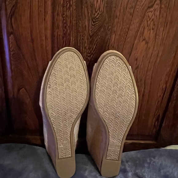 Toms Wedge Peep Toe Pump, womens size 8, excellent condition - Picture 8 of 10